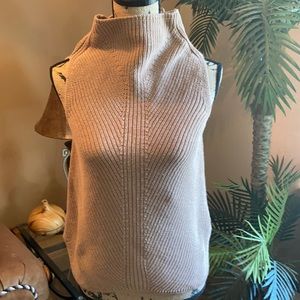 EUC fun casual Sleeveless sweater
